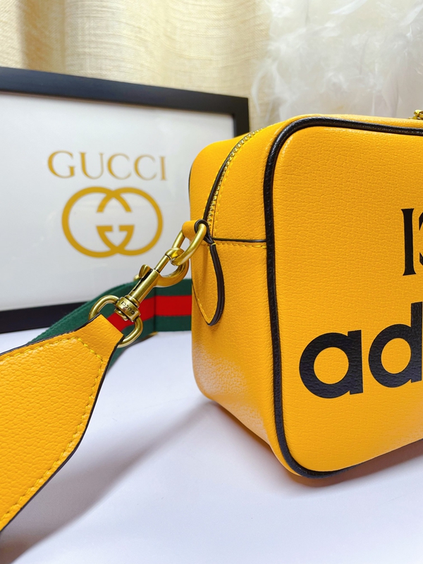 激安グッチバッグコピー着用イメージ